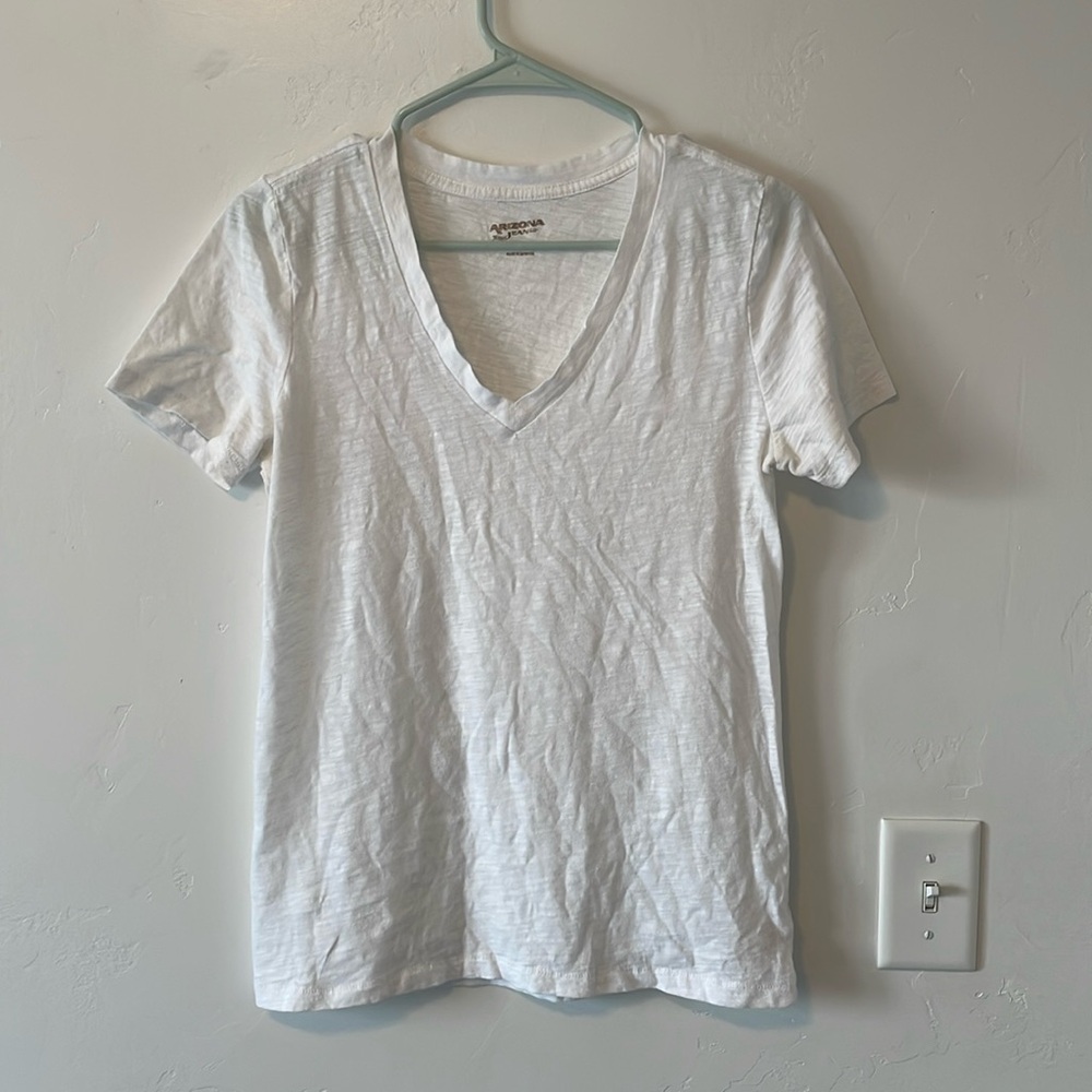 Arizona Jean company white V-neck T-shirt, short sleeve large